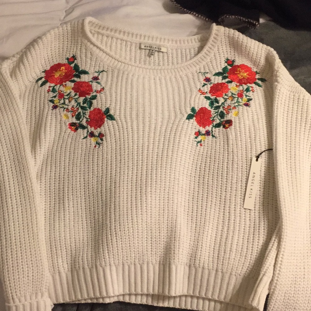 White sweater - Picture 1 of 1